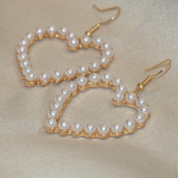 SALE! GOLD & PEARL HEART EARRINGS - Picture 6 of 6